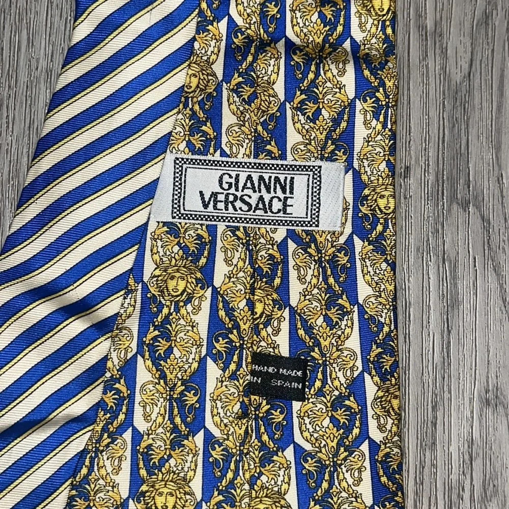 Like new Versace Tie